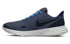 Nike REVOLUTION 5