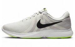 Nike REVOLUTION 4