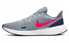 Nike REVOLUTION 5