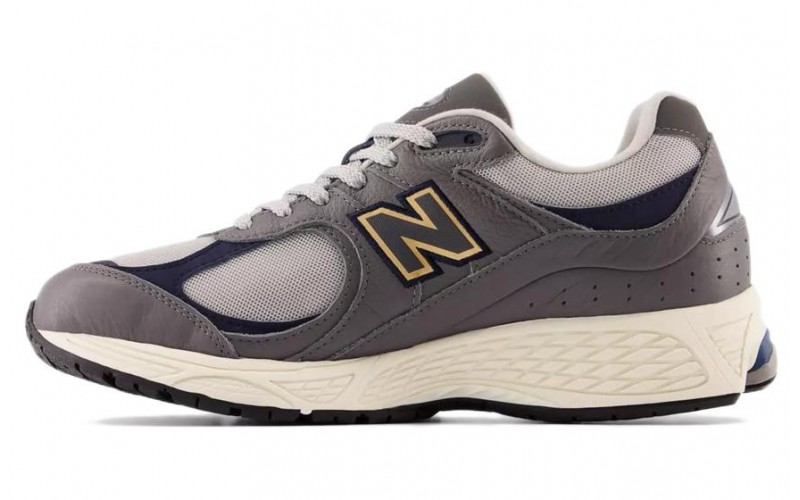 New Balance NB 2002R