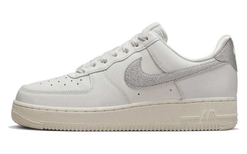 Nike Air Force 1 Low silver swoosh