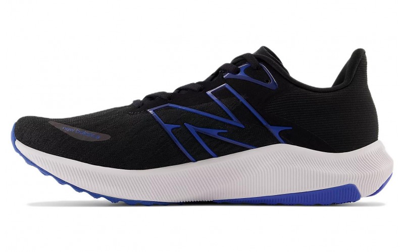 New Balance FuelCell Propel v4