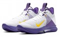 Nike Witness 4