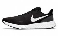 Nike REVOLUTION 5