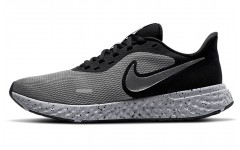 Nike REVOLUTION 5