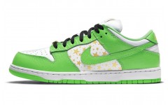 Supreme x Nike Dunk SB "Mean Green"