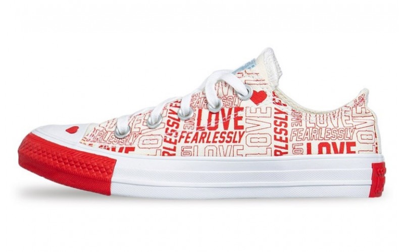 Converse Chuck Taylor All Star Love Fearlessly